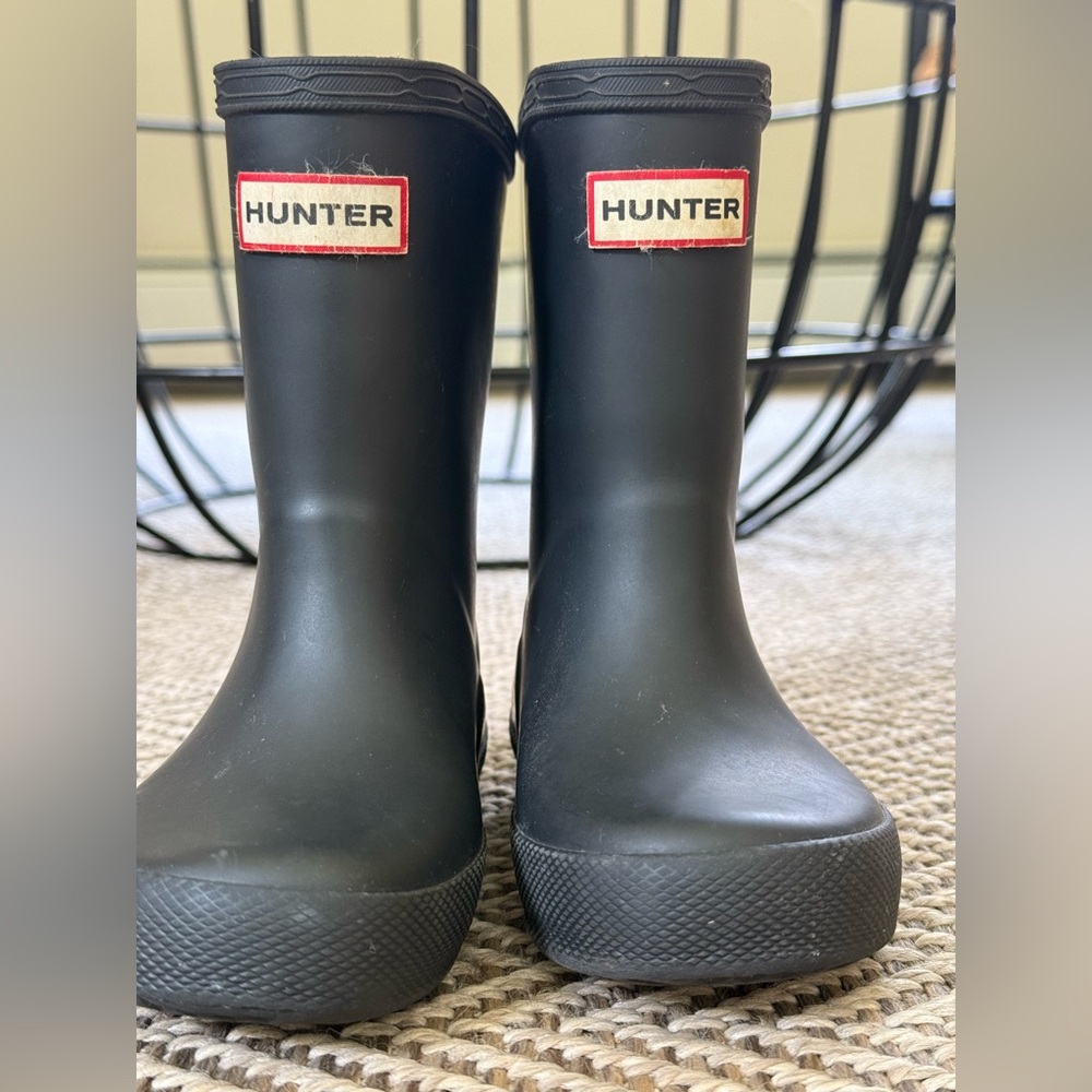 Hunter Kids black rain boots size UK 6